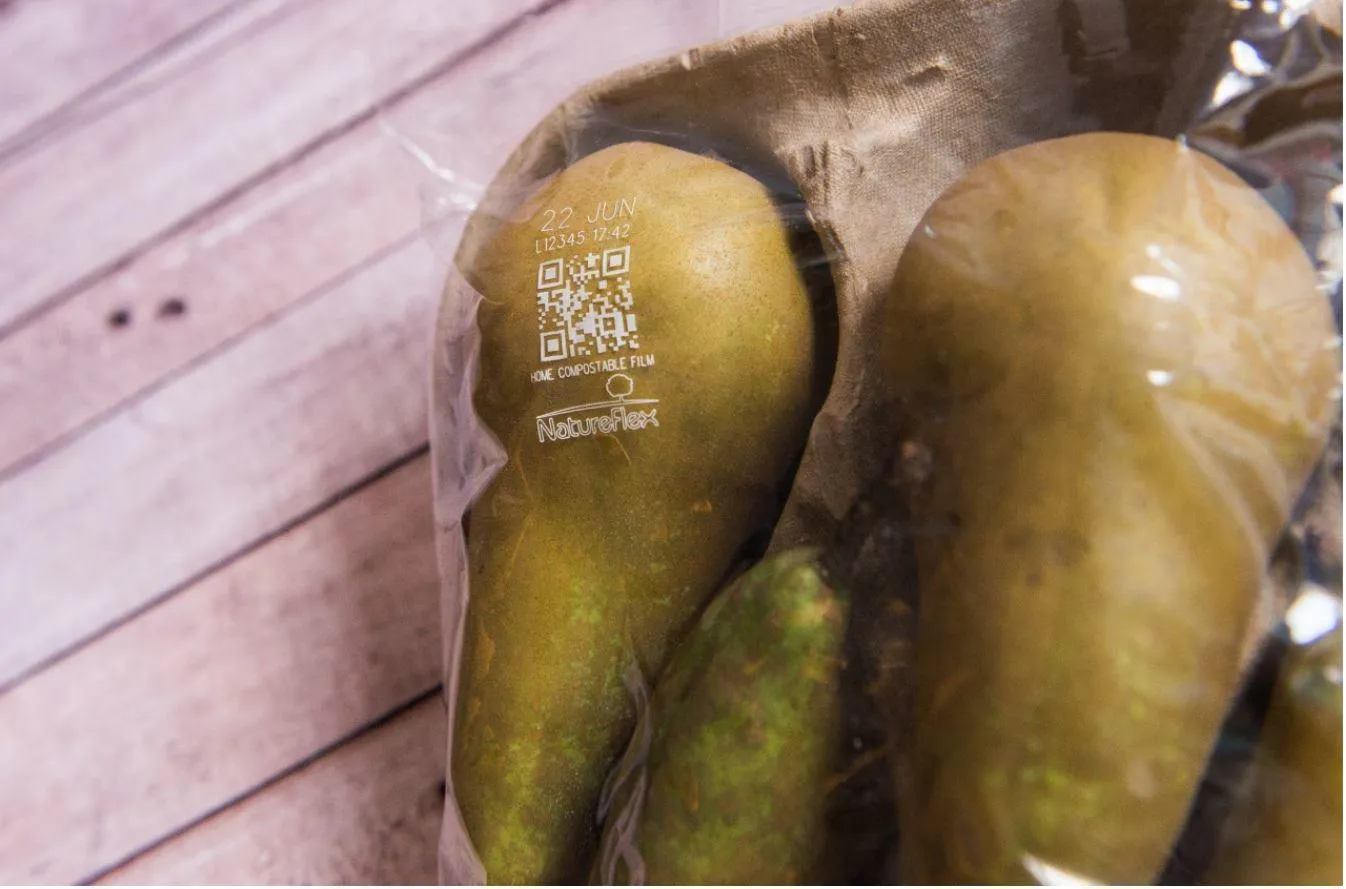 Packaged pears printed with QR code - small